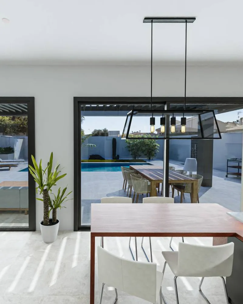 Cocina y comedor abiertos al exterior